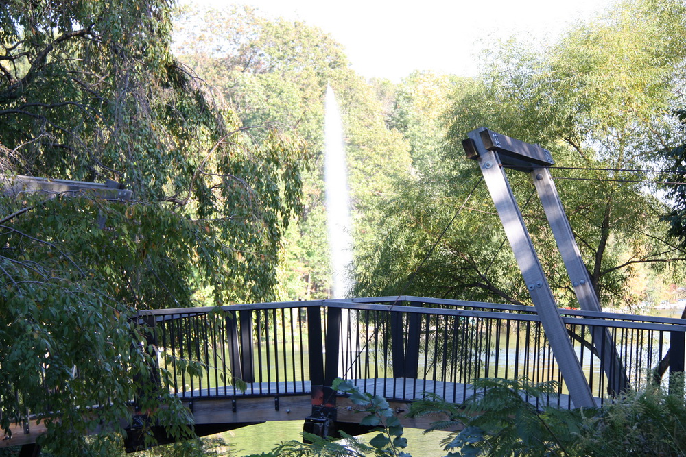 but before I cross, I step back for a view of the bridge and fountain