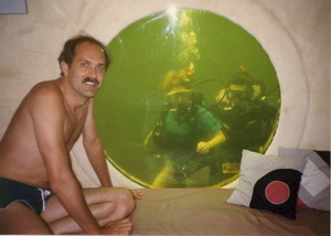 David and Larry in Jules Undersea Lodge