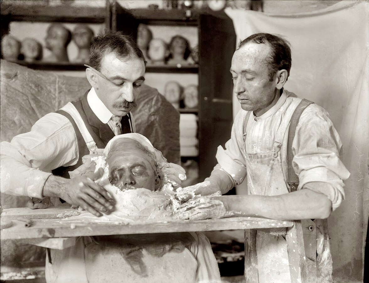 Making a death mask